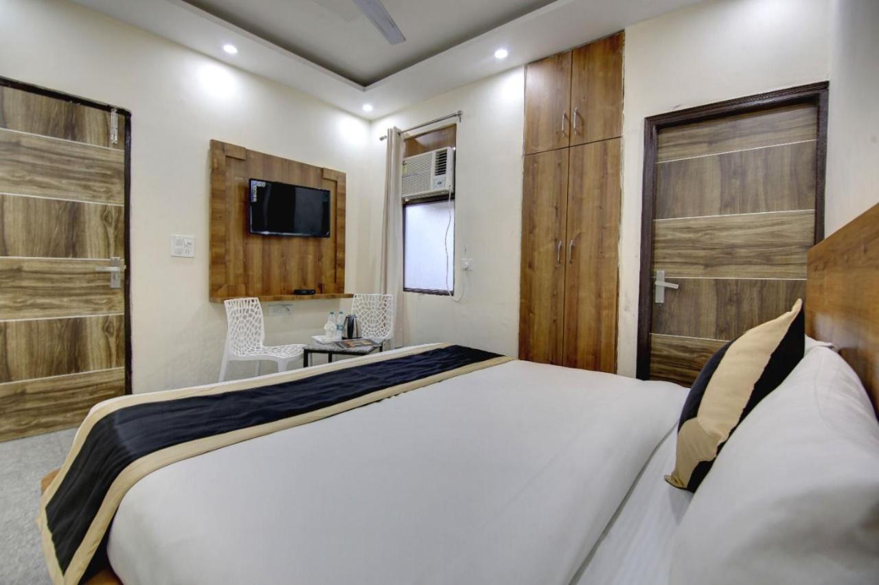 Hotel Premier Noida 135 Exterior photo